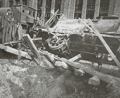 Pavol Poljak – Bratislava. Rafinéria Apollo a prístav po bombardovaní III. 