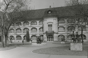 Ester Plicková – Bratislava. Vodné kasárne (dnes SNG) 