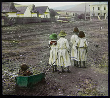 Karel Matoušek – Děti s vozíkem pro batole. Detva ? 