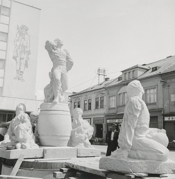 Ján Galanda – Výstavba Zbojníckej fontány (soch. Fraňo Štefunko). Martin