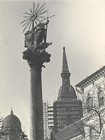 Pavol Breier st. – Bez názvu (Bratislava. Sochy vo vrchole Sv. Trojice na Rybnom námestí) 