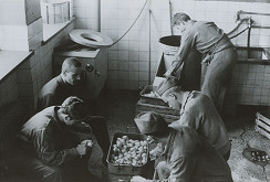 Peter Šimončík – Vojenčina. Dvojstrana 10 - 11 