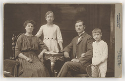 Otto L. Apfel – Rodinný portrét 