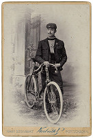 Vincent Kabáth – Portrét muža s bicyklom 