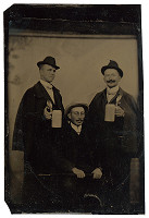 Neznámy autor – Skupinový portrét s džbánmi (ferotypia) 