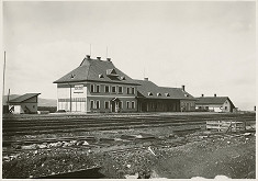 Ateliér Bruner - Dvořák – Horná Štubňa. Budova železničnej stanice 