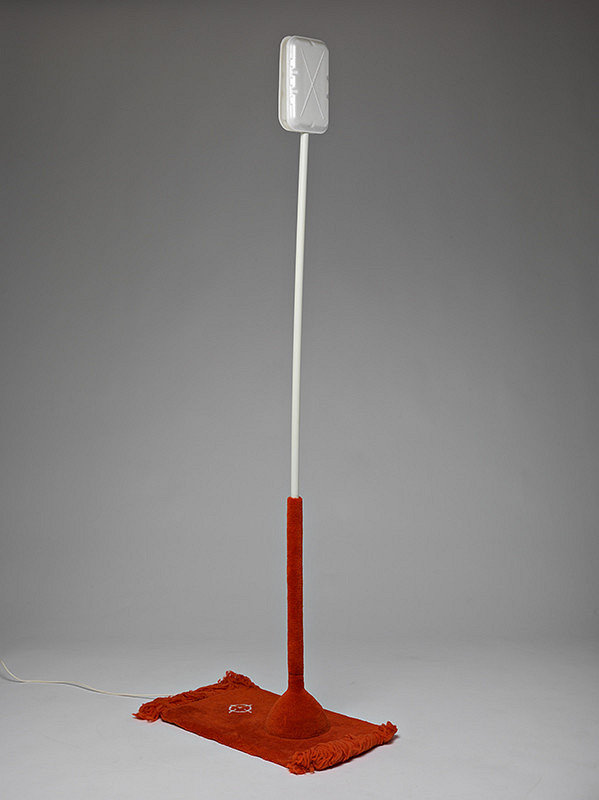 Sylvia Jokelová – Stojanové svietidlo z kolekcie Dizajn od sporáka 