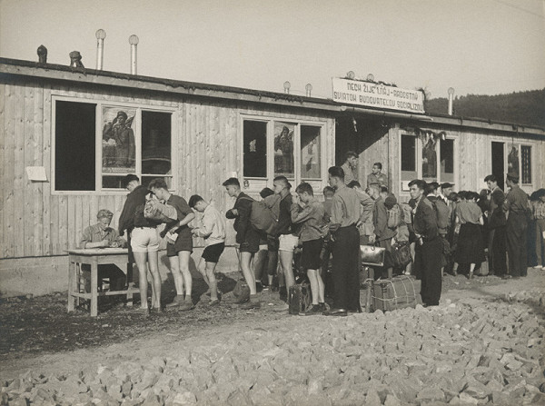 Ladislav Noel – Priehrada Mládeže. Nosice. Nástup brigádnikov 