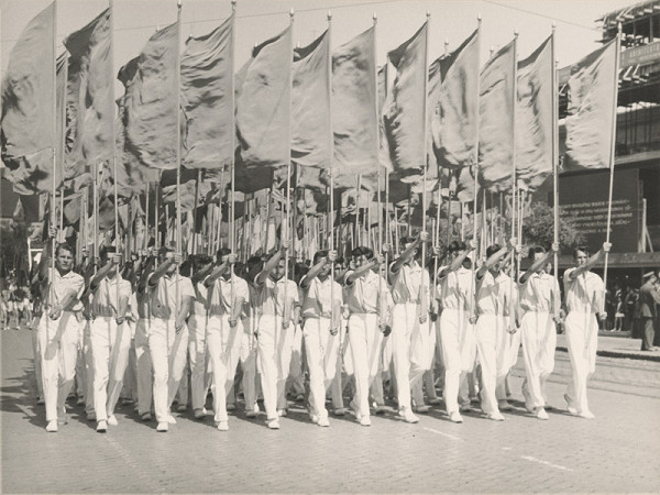 Ivan Kozáček – II. Krajská spartakiáda v Bratislave. Vlajkonosiči 