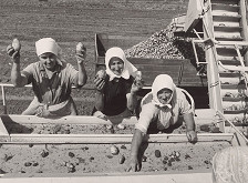 Karol Benický – Robotníci. Družstevníčky – Priechod 