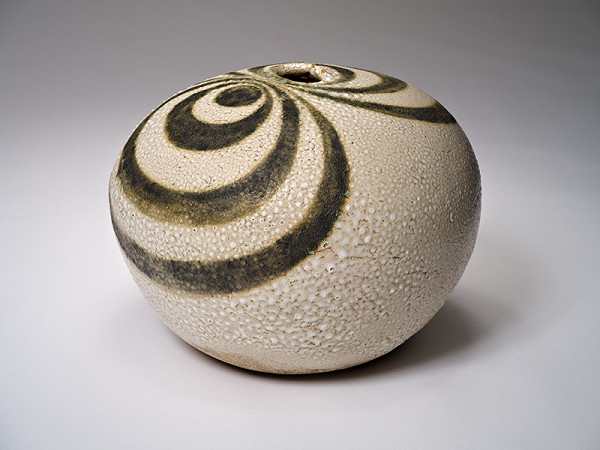 Jozef Sušienka – Páskovaná váza / plastika V. 