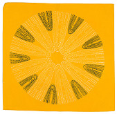 Slávka Pecháčková – Vankúšová obliečka s motívom „Perličkové šnúry“ (žltá) 