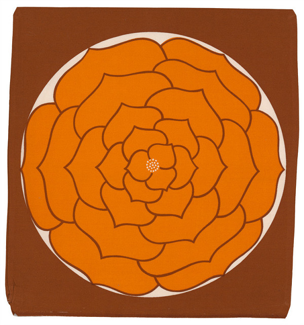 Slávka Pecháčková – Vankúšová obliečka s motívom „Florálny ornament“ (hnedá) 