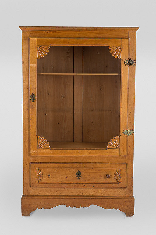 Dušan Samuel Jurkovič – Vitrínová skriňa 