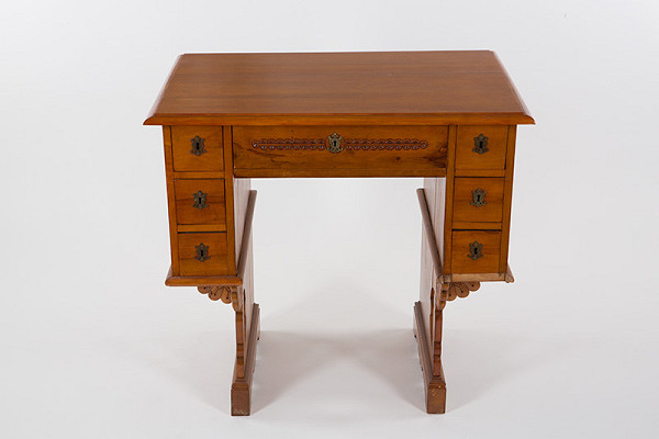 Dušan Samuel Jurkovič – Písací stôl 