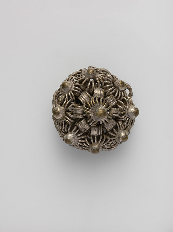 Rakúsko-Uhorský zlatník z 18. storočia – Gombík, fragment 