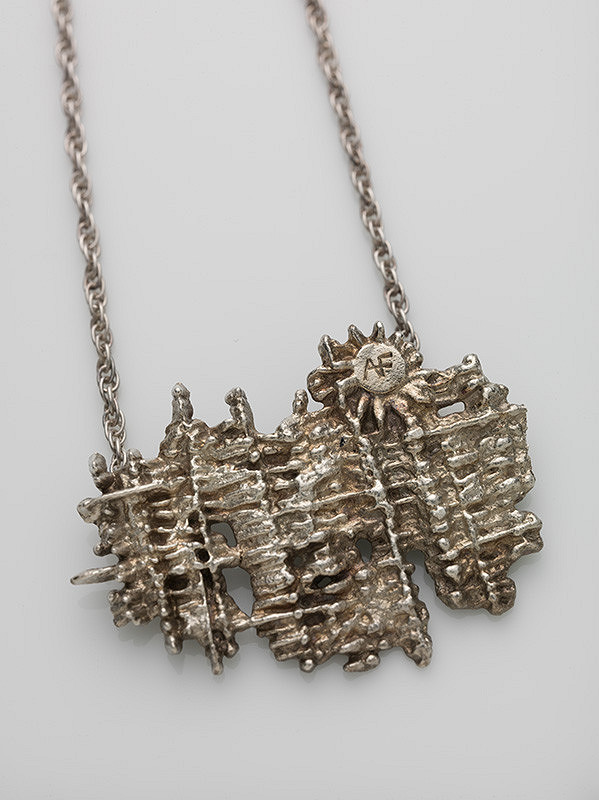 Alina Ferdinandy – Podlhovastý prívesok II. 