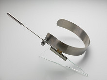 Vratislav Karel Novák – Váhadlo s objímkou hlavy - šperk 