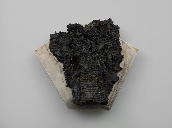 Jana Černá-Korkošová – Tvár (šperk) 