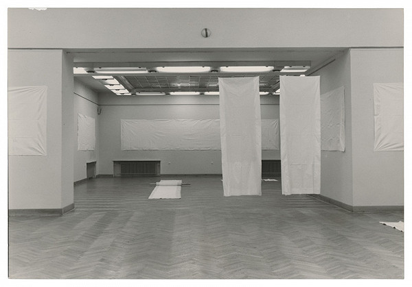 Stanislav Filko – Biely priestor - Visiace plátna 