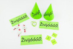 Pavlína Morháčová – Predmety z oslavy 70. výročia založenia SNG: lízanka, čiapočka 