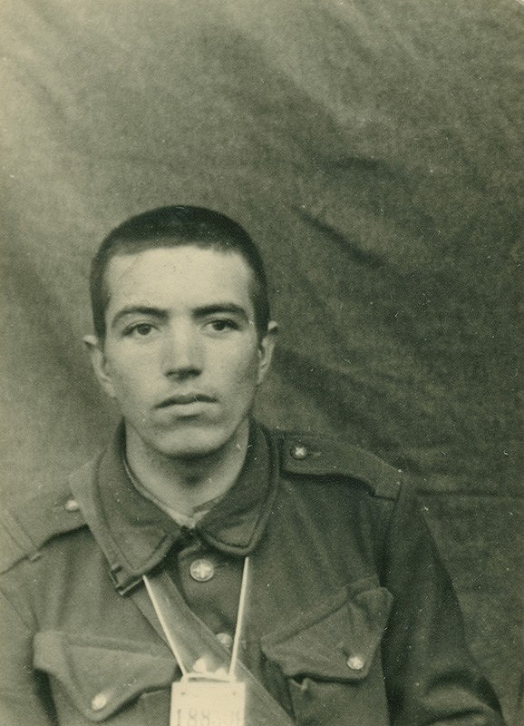 Foto Wehrmacht – Zajatý povstalecký vojak