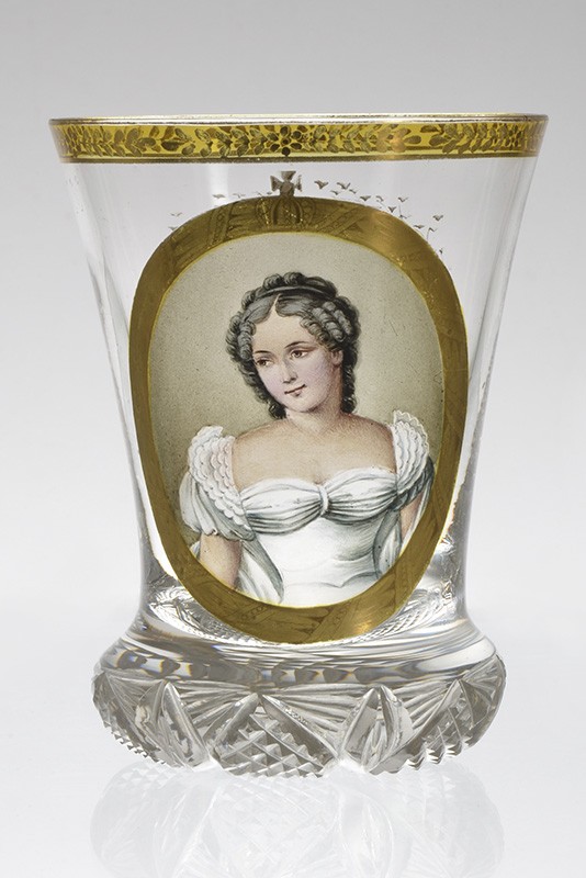 Pohár s vyobrazením cisárovnej Karolíny Augusty, okolo 1830, Západoslovenské múzeum v Trnave