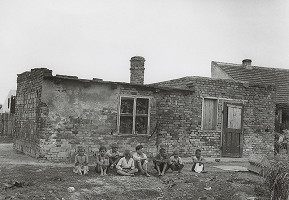 Iľja Jozef Marko – Proletársky dvojdom, v ktorom bývali dve rodiny s 8 deťmi 