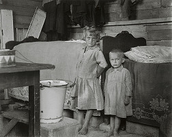 Iľja Jozef Marko – Bez názvu, pohľad na deti stojace v dome 