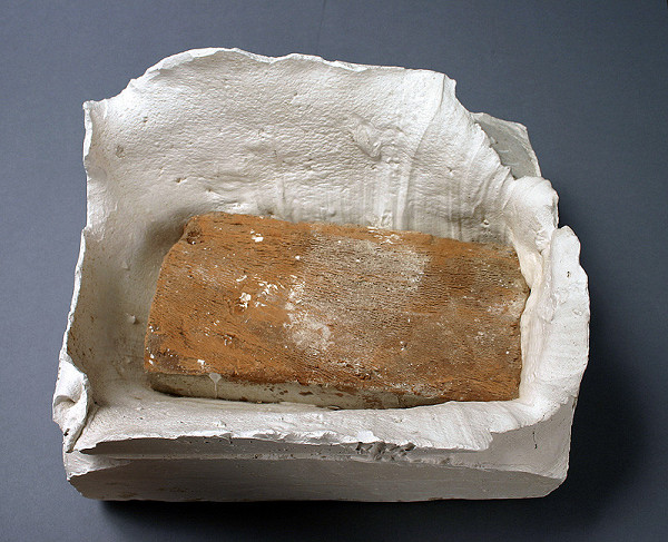 Juraj Bartusz – Tehla hodená do tuhnúcej sadry V 