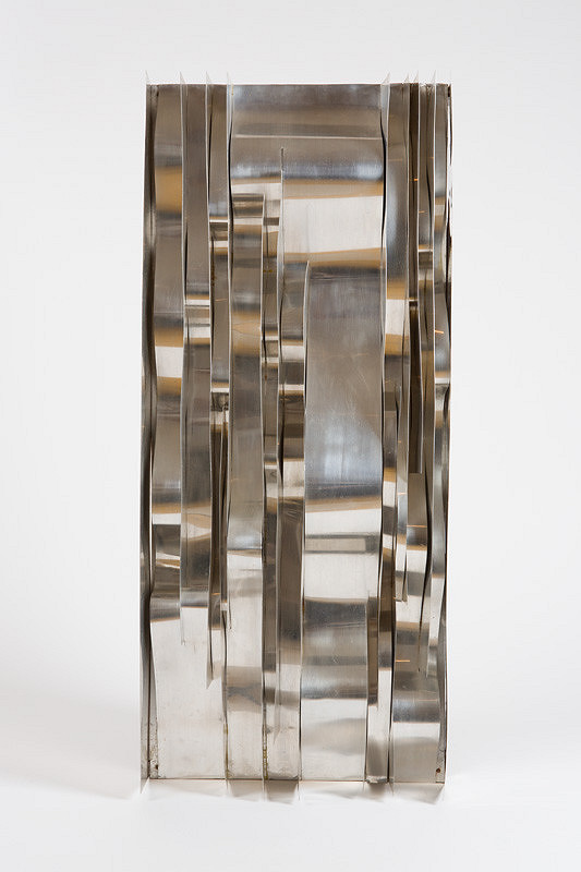 Mária Bartuszová – Vertikálne vlnenie 