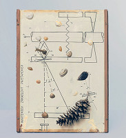 Michal Machciník – Martensov zrkadlový prieťahomer, Reliéfy pre Latoura 8 