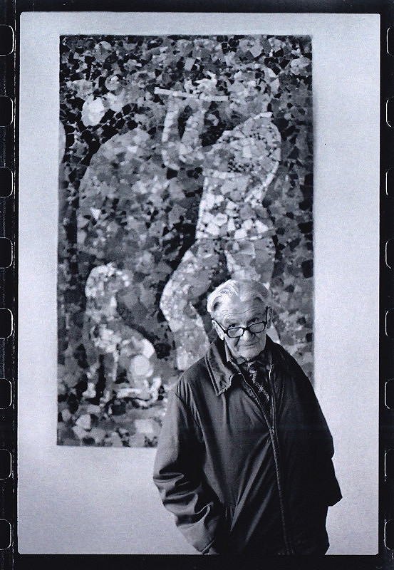 Zdeněk Smieško – Maliar Július Jakoby pred vlastnou mozaikou na Zelenom dvore 