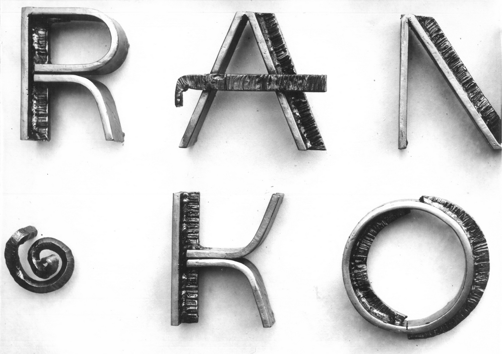 Erna Masarovičová. Nápis na Kolibu pre Expo Montreal 67. Zváraný kov. Foto: Archív Erny Masarovičovej