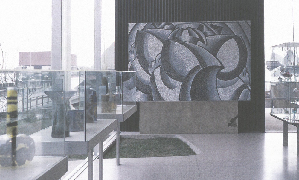 Záber do expozície Tradície v pavilóne ČSSR, mozaika Traja chlapi od Milana Laluhu. Foto: archiv Muzea umění Olomouc (fond Miroslava Řepy).