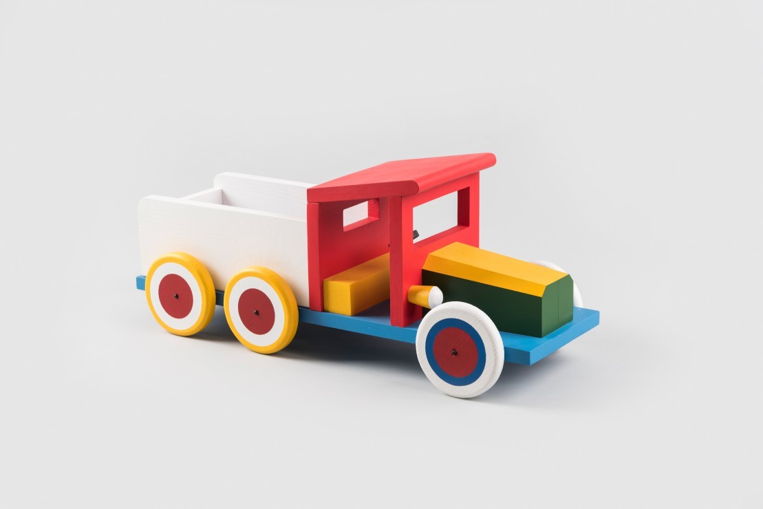 Kópia hračky ŠUR AUTO 2 - detská hračka. (Podľa technických výkresov Martina Brezinu z roku 1931 vytvorila Rita Koszorús v roku 2018)